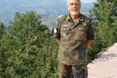 SF-Althaus-mit-dem-Blick-aufs-Bergland